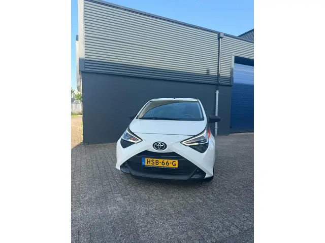 Toyota Aygo 1.0 VVT-i x-fun app carplay 2021 Benzine 2