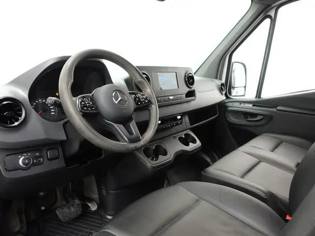 Mercedes-Benz Sprinter 2