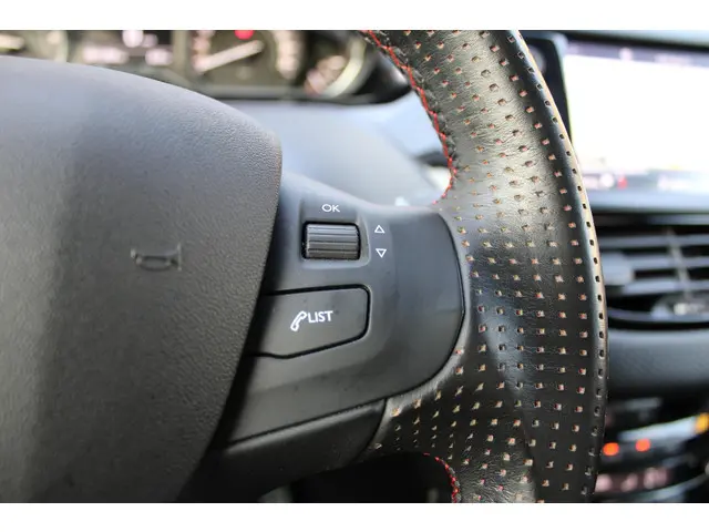 Peugeot 208 1.2 PureTech 110 Pk GT-line 2018 Benzine 18