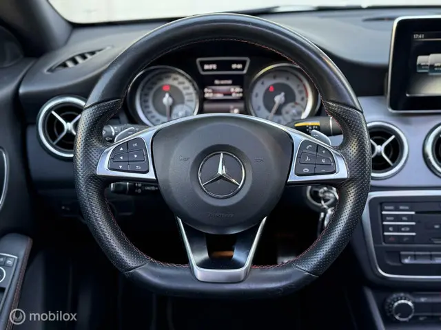 Mercedes-Benz CLA Shooting Brake 180 2015 Benzine 14