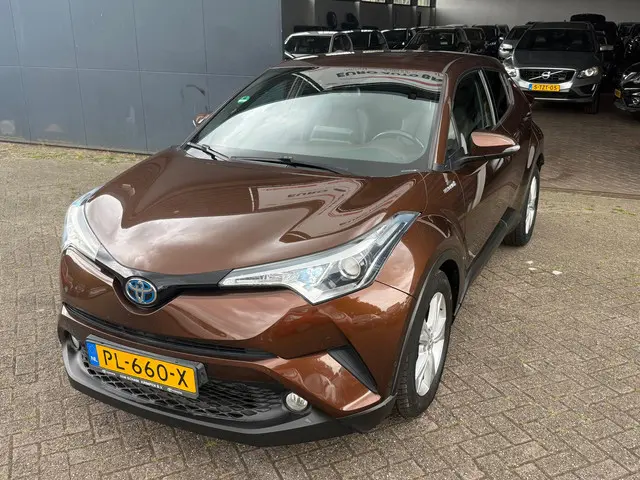 Toyota C-HR 2