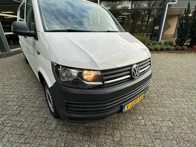 Volkswagen Transporter 2.0 TDI L2H1 DC 2018 Diesel 10