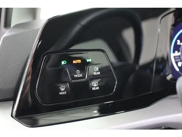 Volkswagen Golf 1.0 eTSI Life 2021 Hybride Benzine 13