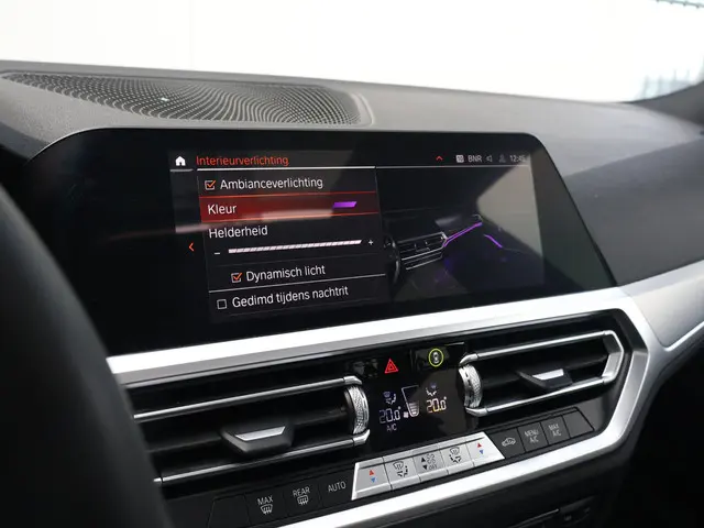 BMW 3 Serie 320i Executive Edition 2021 Benzine 47