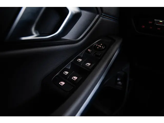 BMW 3 Serie Touring 330i 2023 Benzine 46