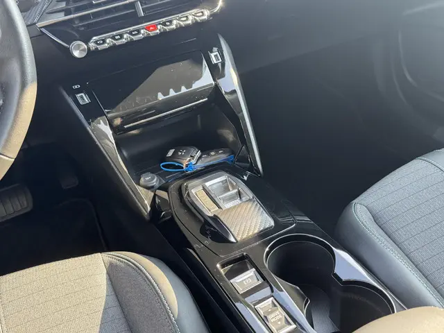 Peugeot 2008 1.2 PureTech Allure Pack 2022 Benzine 27