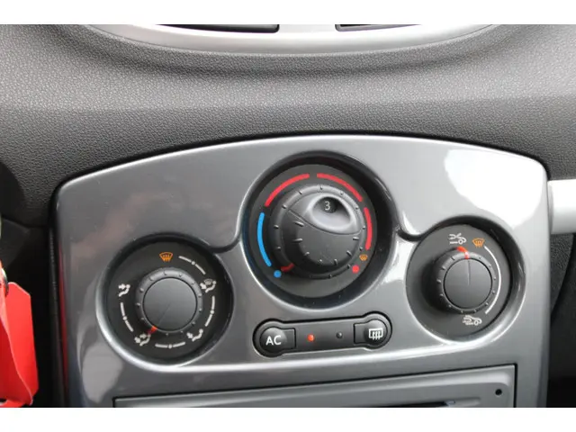Renault Clio Estate 1.2 TCE Collection 2012 Benzine 20