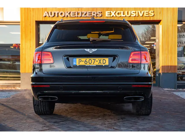 Bentley Bentayga 6.0 W12 black on black 2016 Benzine 5