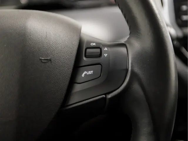 Peugeot 2008 1.2 PureTech Sport 2018 Benzine 20