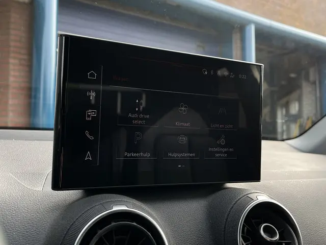 Audi Q2 35 TFSI S Edition 2025 Benzine 25