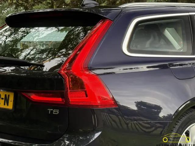 Volvo V90 2.0 T5 Momentum / Orig. NL / NAP 2017 Benzine 33