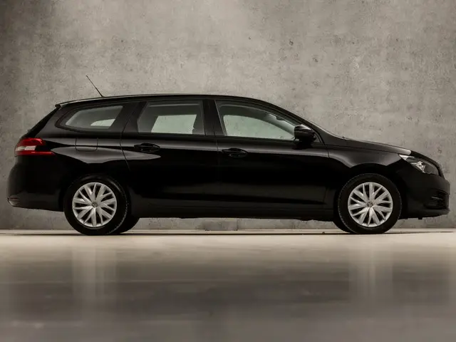 Peugeot 308 SW 1.2 PureTech Sport 2020 Benzine 4