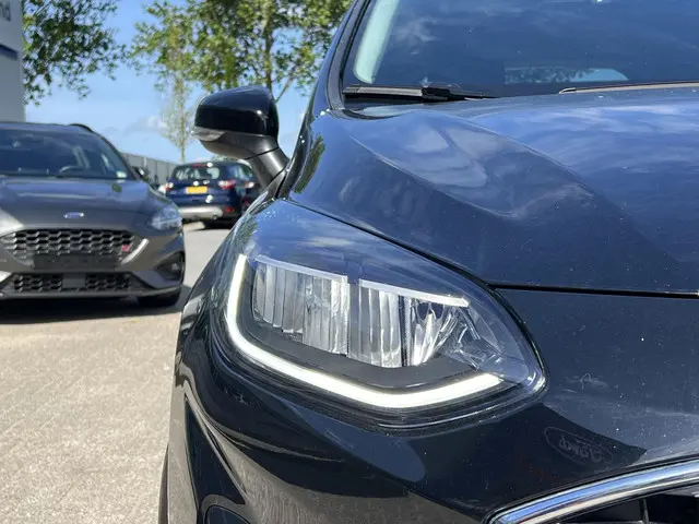 Ford Fiesta 1.0 EcoBoost Hybrid Titanium 2022 Benzine 6