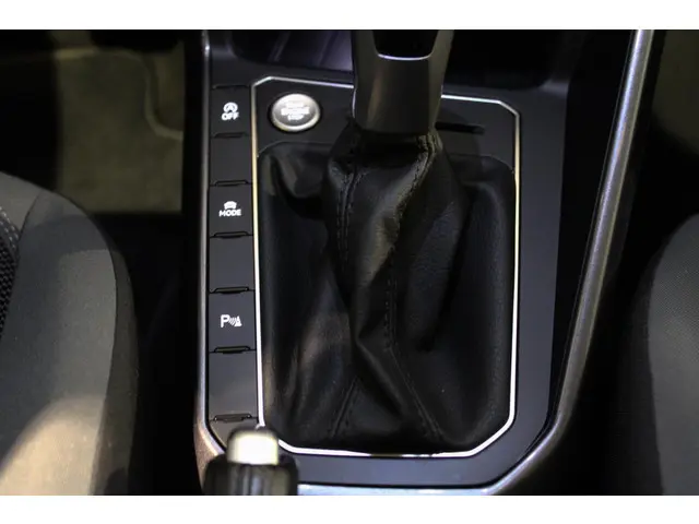 Volkswagen Polo 1.0 TSI Business PANO | IQ 2024 Benzine 26