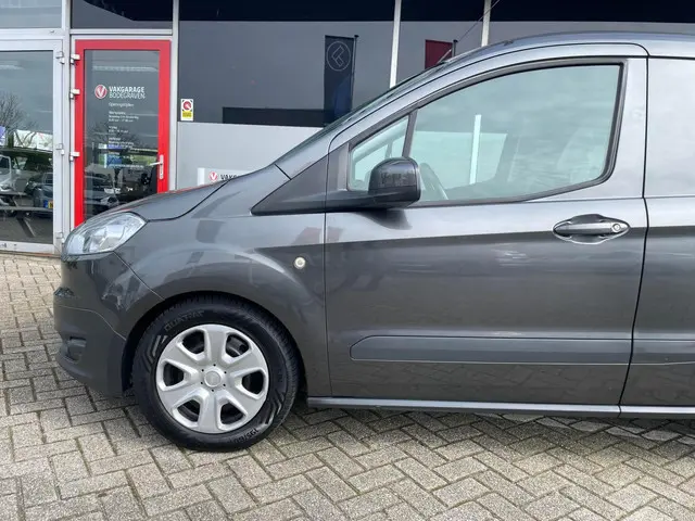 Ford Transit Courier 1.5 TDCI Trend 2017 Diesel 14