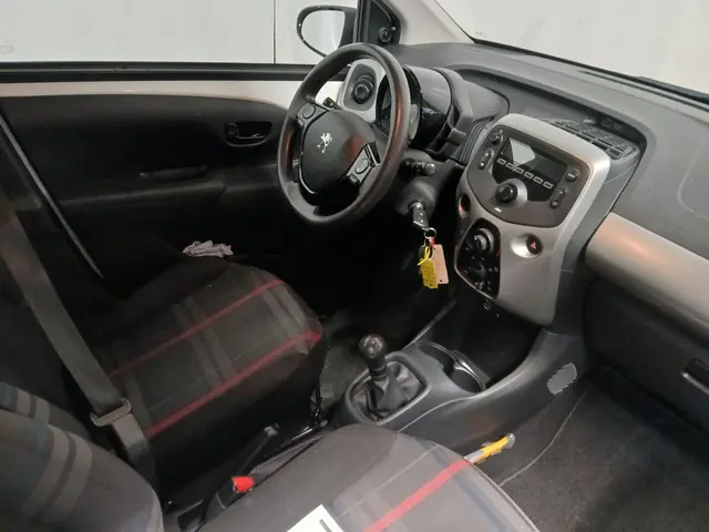 Peugeot 108 1.0 e-VTi Active - Airco - Schade 2016 Benzine 8