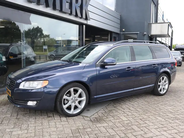 Volvo V70 D2 Nordic+ Automaat, excl BPM 2014 Diesel 25