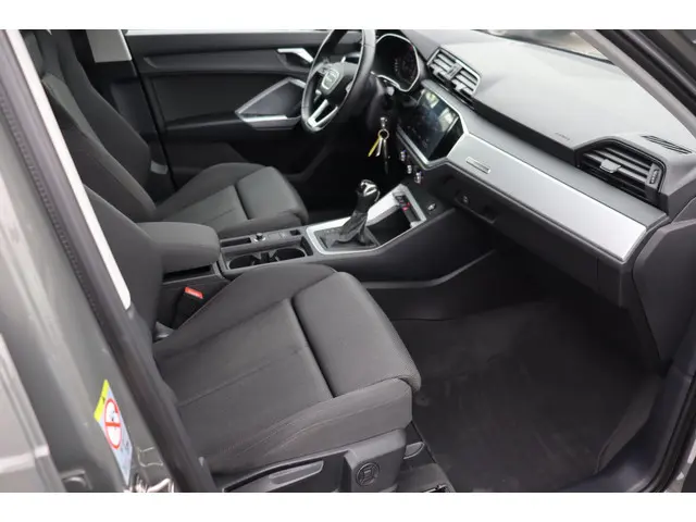 Audi Q3 35 TFSI S edition el.klep stoelverw. 2021 Benzine 9
