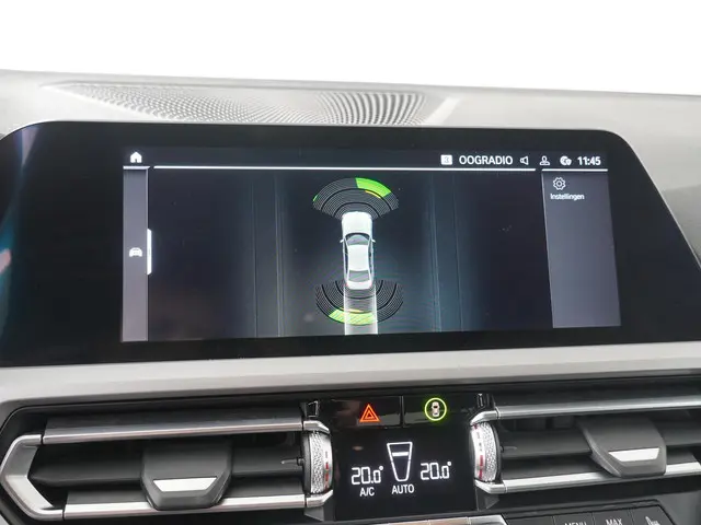 BMW 3 Serie 318i Executive Edition 2020 Benzine 16