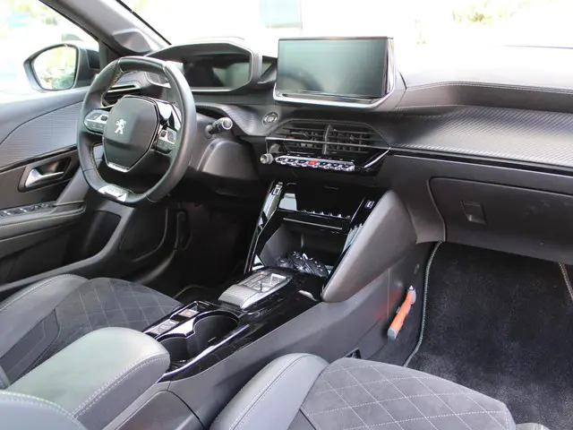 Peugeot e-208 3