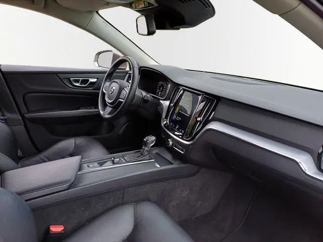 Volvo V60 2.0 T5 Momentum 2018 Benzine 31