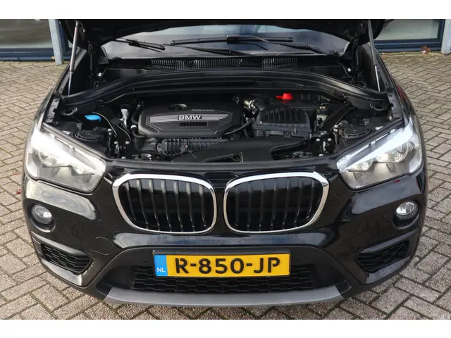 BMW X1 sDrive18i High Executive 2019 Benzine 12