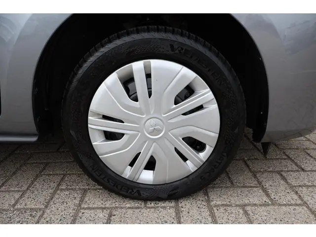 Mitsubishi Space Star 1.2 Connect+ 2023 Benzine 23