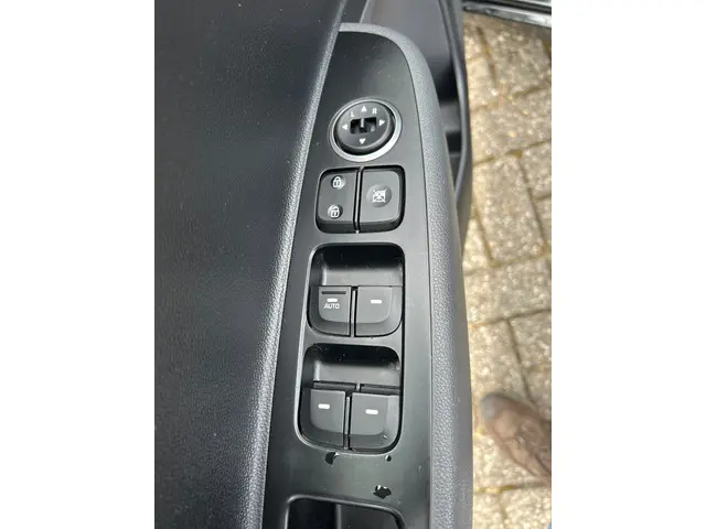 Hyundai i10 1.0i i-Motion Comfort 2017 Benzine 18