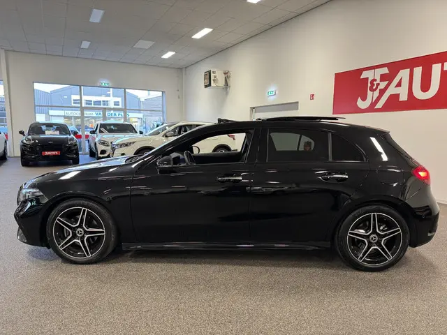 Mercedes-Benz A-Klasse 200 AMG Line 2023 Benzine 2