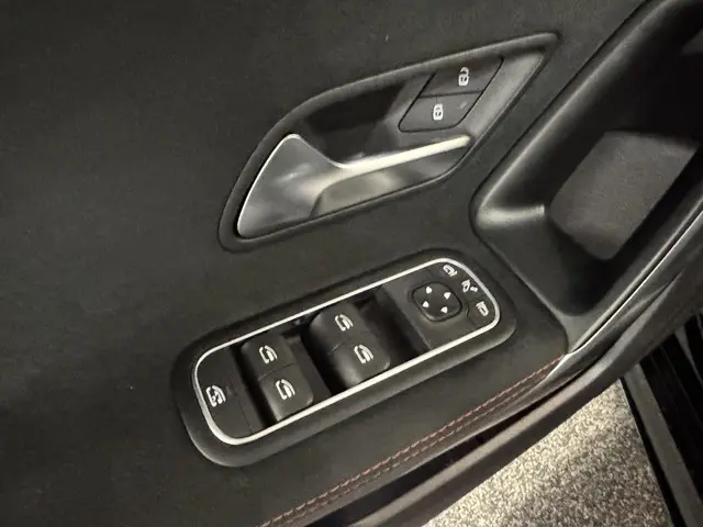 Mercedes-Benz A-Klasse 200 AMG Line 2023 Benzine 19