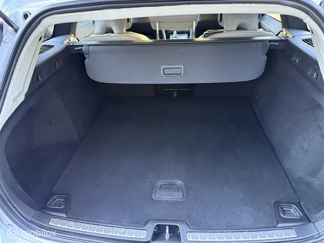 Volvo V60 2.0 B3 R-Design 2021 2021 Benzine 19