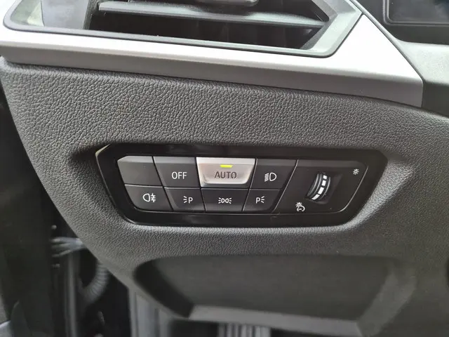 BMW 3 Serie 320e 2023 Hybride Benzine 39