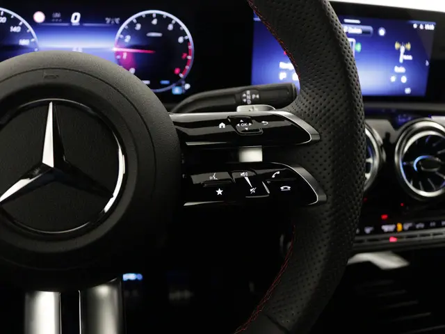 Mercedes-Benz A-Klasse 200 AMG Line 2024 Benzine 17