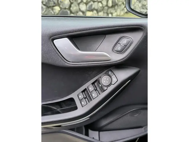 Ford Fiesta 1.0 EcoBoost Hybrid Titanium 2022 Benzine 34