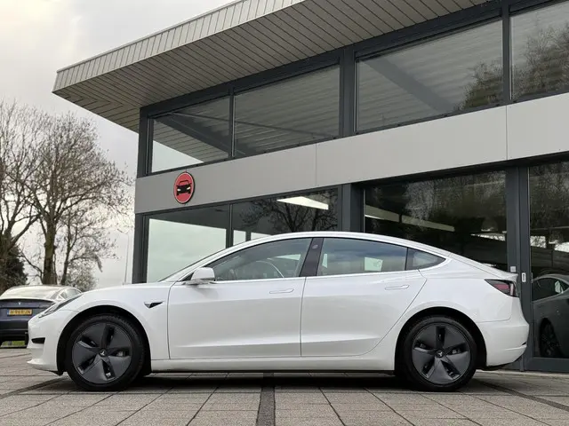 Tesla Model 3 Range Plus 2020 Elektrisch 3