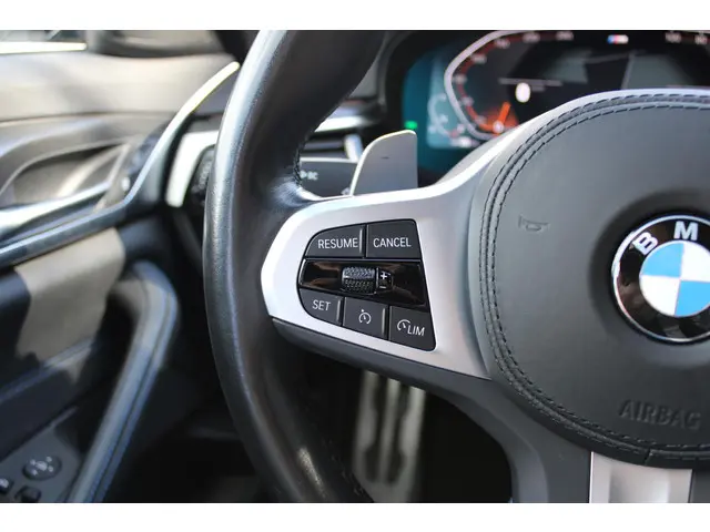 BMW 5 Serie Touring 520i 2022 Benzine 33