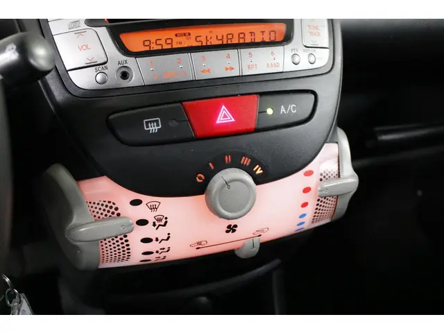 Toyota Aygo 1.0 VVT-i Now 2013 Benzine 17