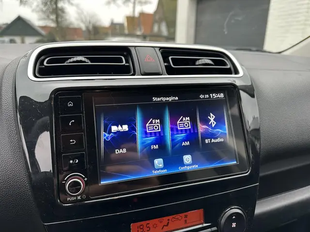 Mitsubishi Space Star 1.2 Intense 2022 Benzine 22