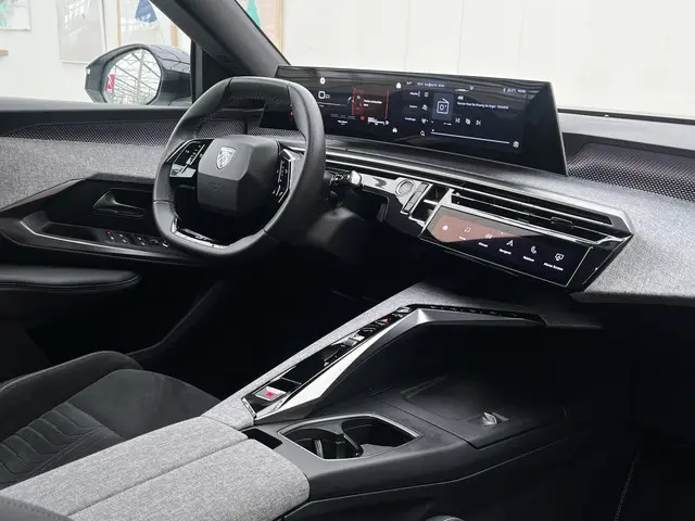 Peugeot 3008 Hybrid 136 GT 2024 Hybride Benzine 29