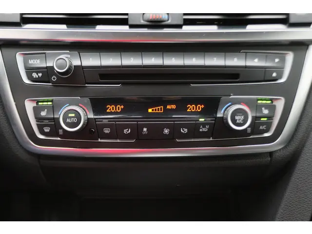 BMW 3 Serie 320i High Executive 2015 Benzine 45