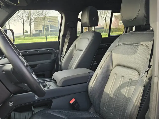 Land Rover Defender 110 2.0 P400e 2021 Hybride Benzine 11