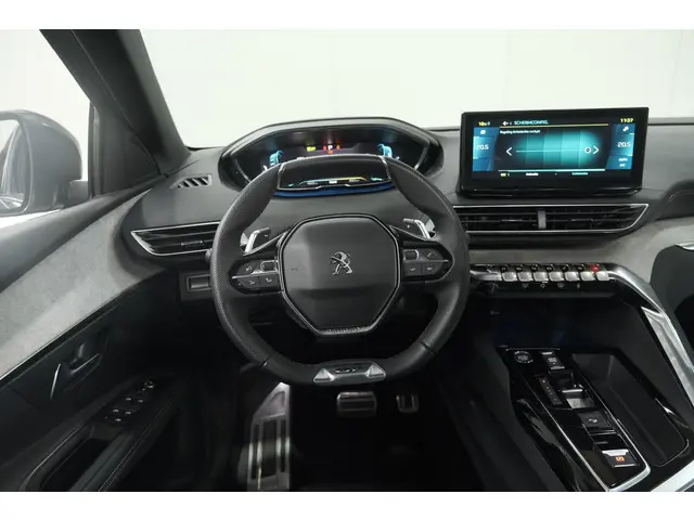 Peugeot 3008 HYbrid4 300 GT 2023 Hybride Benzine 39