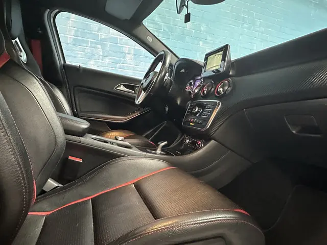 Mercedes-Benz A-Klasse AMG 45 4MATIC 2015 Benzine 18