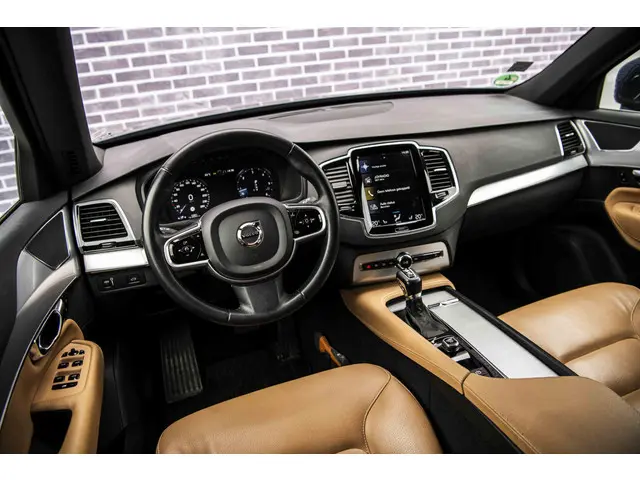 Volvo XC90 2.0 D4 90th Anniversary Edition 2018 Diesel 11