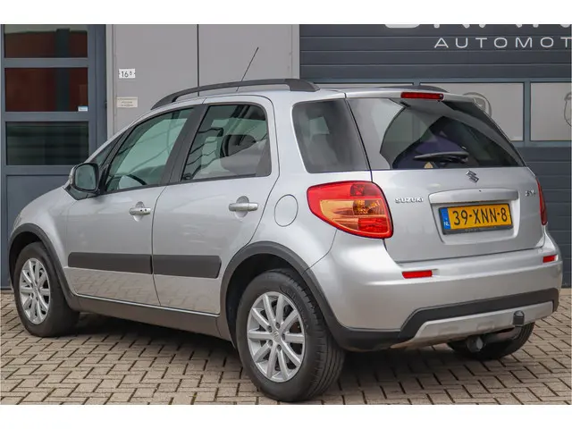 Suzuki SX4 1.6 Executive 2012 Benzine 4