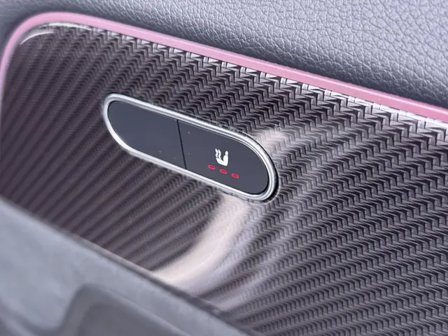 Mercedes-Benz GLA 180 AMG line 2021 Benzine 40