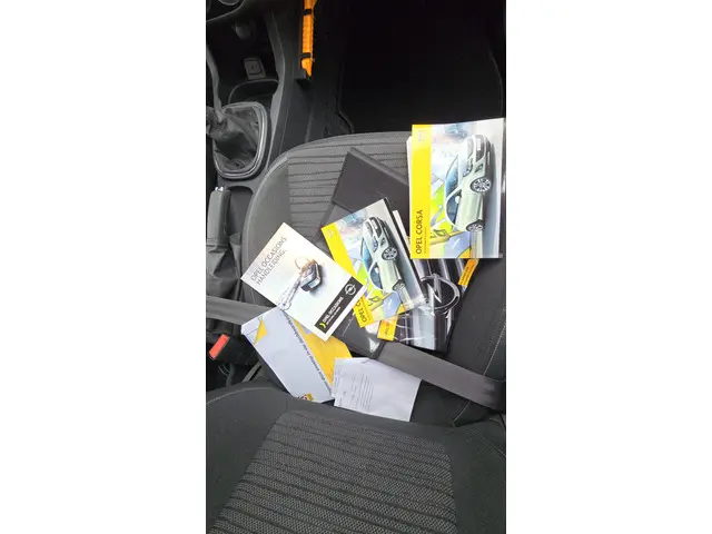 Opel Corsa 1.2-16V Berlin 2014 Benzine 29
