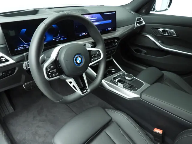 BMW 3 Serie Touring 330e 2025 Hybride Benzine 39