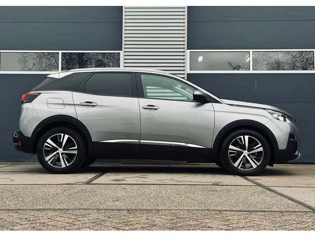 Peugeot 3008 1.2 PureTech Première 2018 Benzine 7