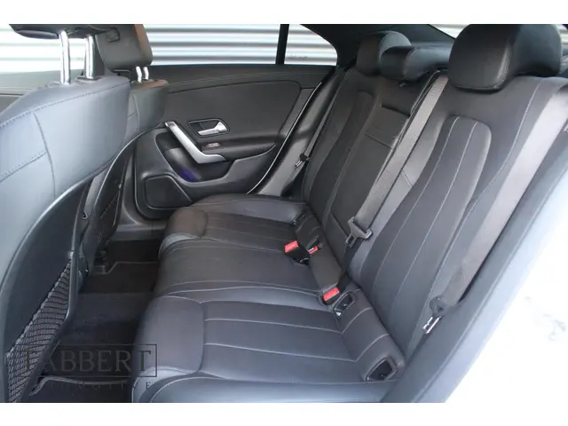 Mercedes-Benz CLA 180 Luxury Line 2022 Benzine 11